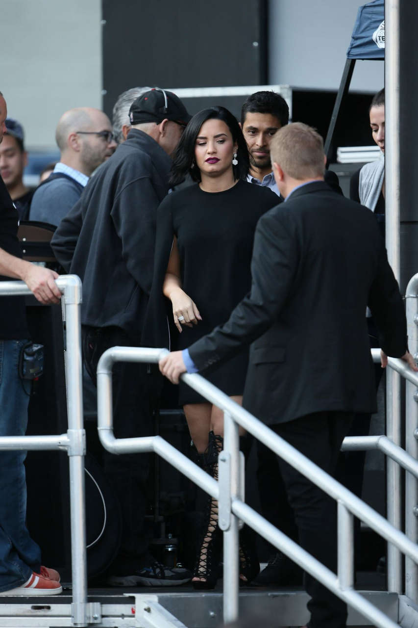 Demi Lovato Wilmer Valderrama Leaves Jimmy Kimmel