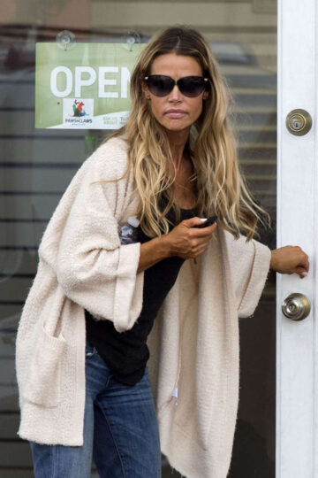 Denise Richards Picking Up Her Dog From Vets Los Angeles