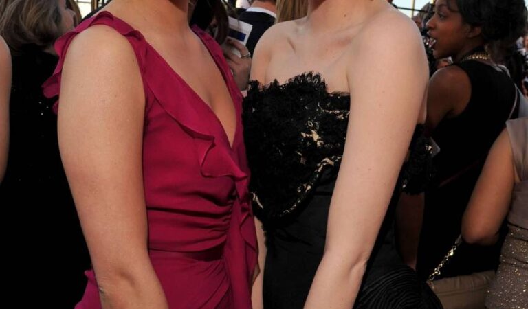 Dianna Agron And Emma Stone Hot (2 photos)