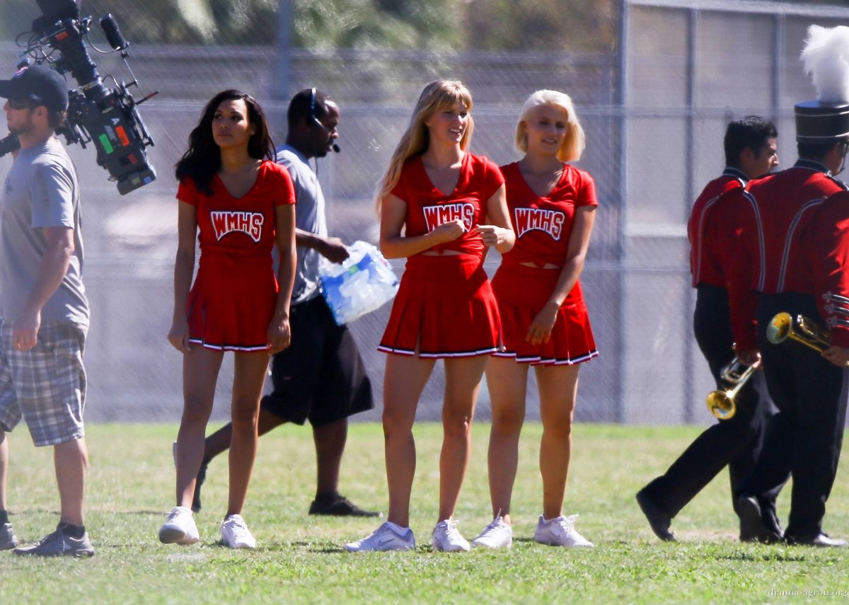 Dianna Agron Set Glee Season