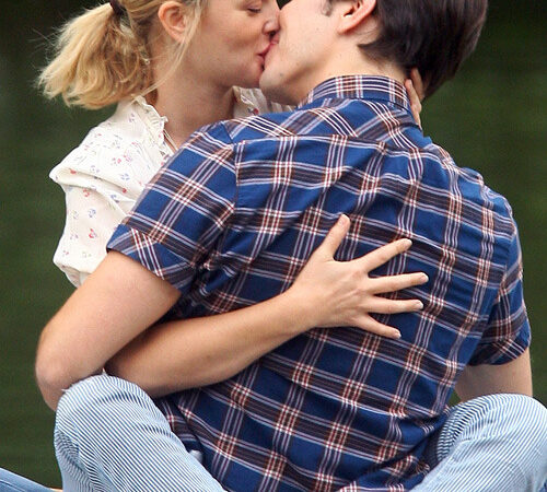 Drew Barrymore With Justin Long (1 photo)