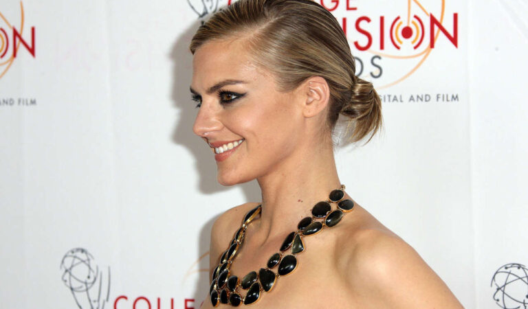 Eliza Coupe 33rd Annual College Television Awards Hollywood (6 photos)
