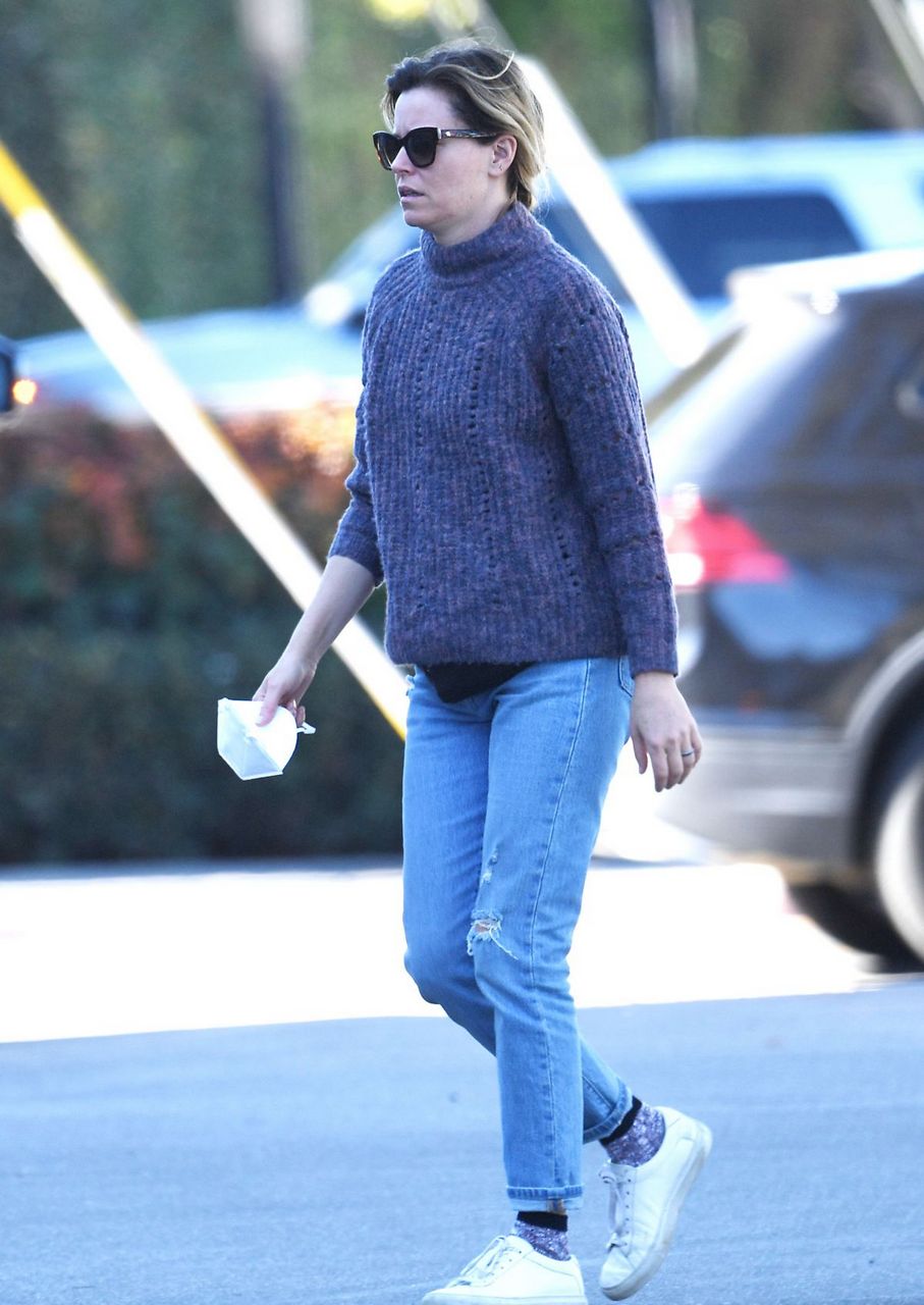 Elizabeth Banks Out Shopping Los Angeles