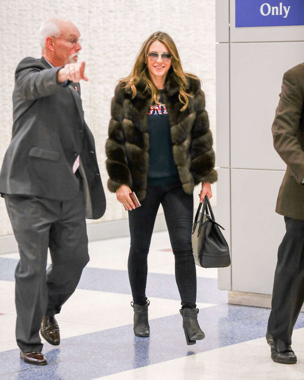 Elizabeth Hurley Arrives Jfk Airport New York