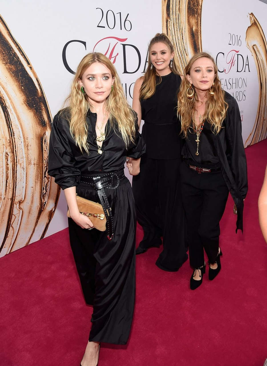 Elizabeth Mary Kate Ashley Olsen Cfda Fashion Awards New York