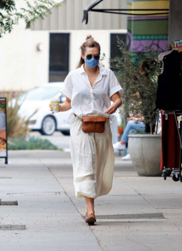Elizabeth Olsen Heading To Alfred Coffee Los Angeles