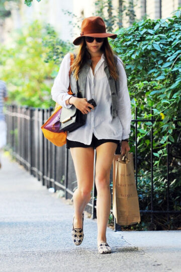Elizabeth Olsen Heading To Her Home With Some Groceries