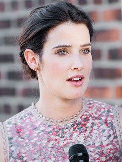 Elizabethoseln Colbie Smulders Attends The (4 photos)