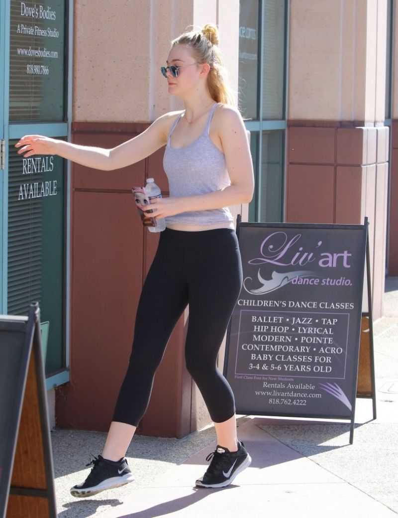Elle Fanning Arrives Dance Class Los Angeles