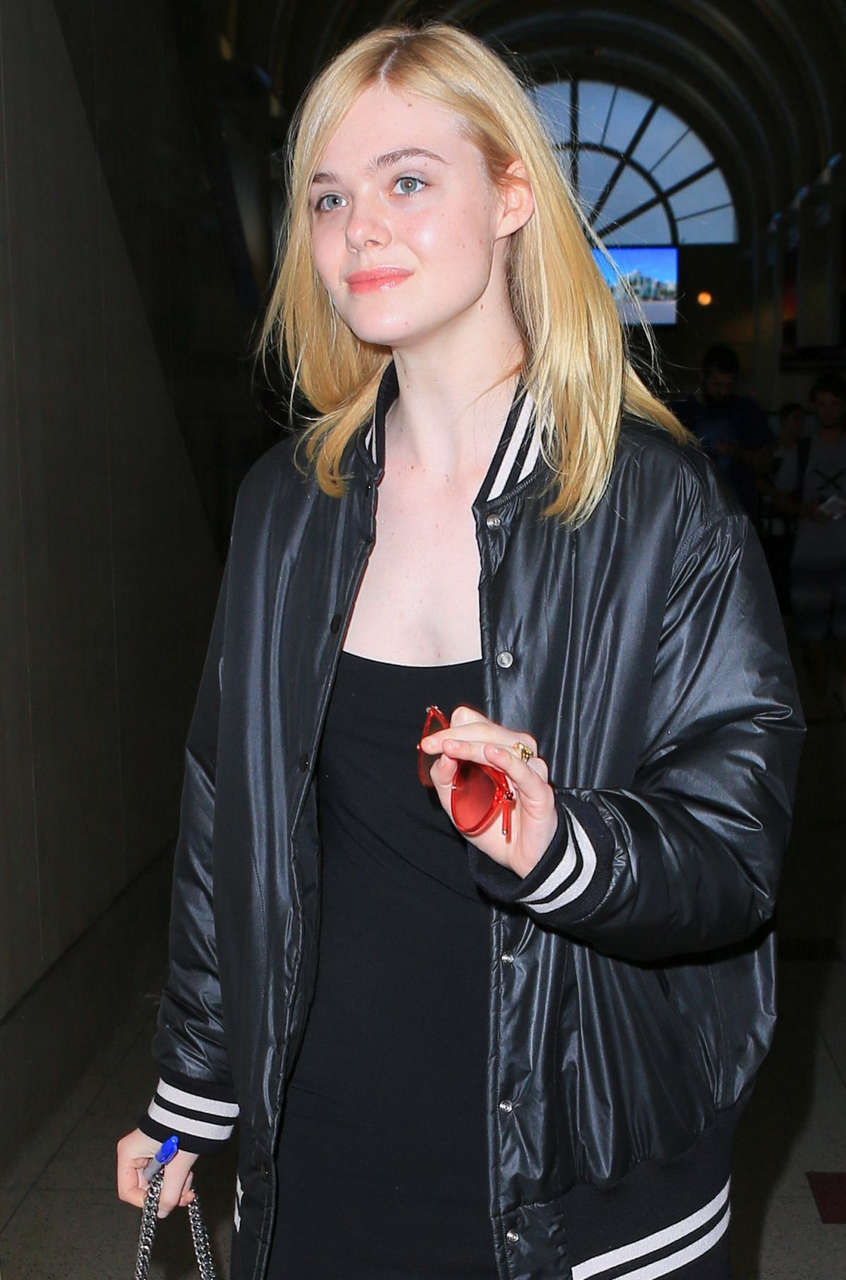 Elle Fanning Lax Airport Los Angeles