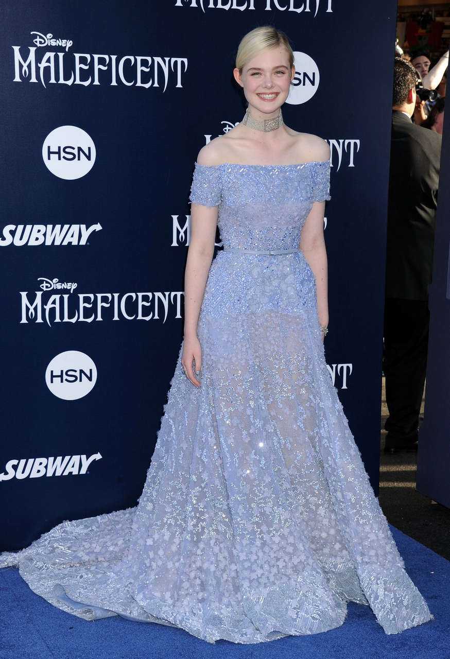 Elle Fanning Maleficent Premier Hollywood (37 photos) - dailyhotcelebs.com