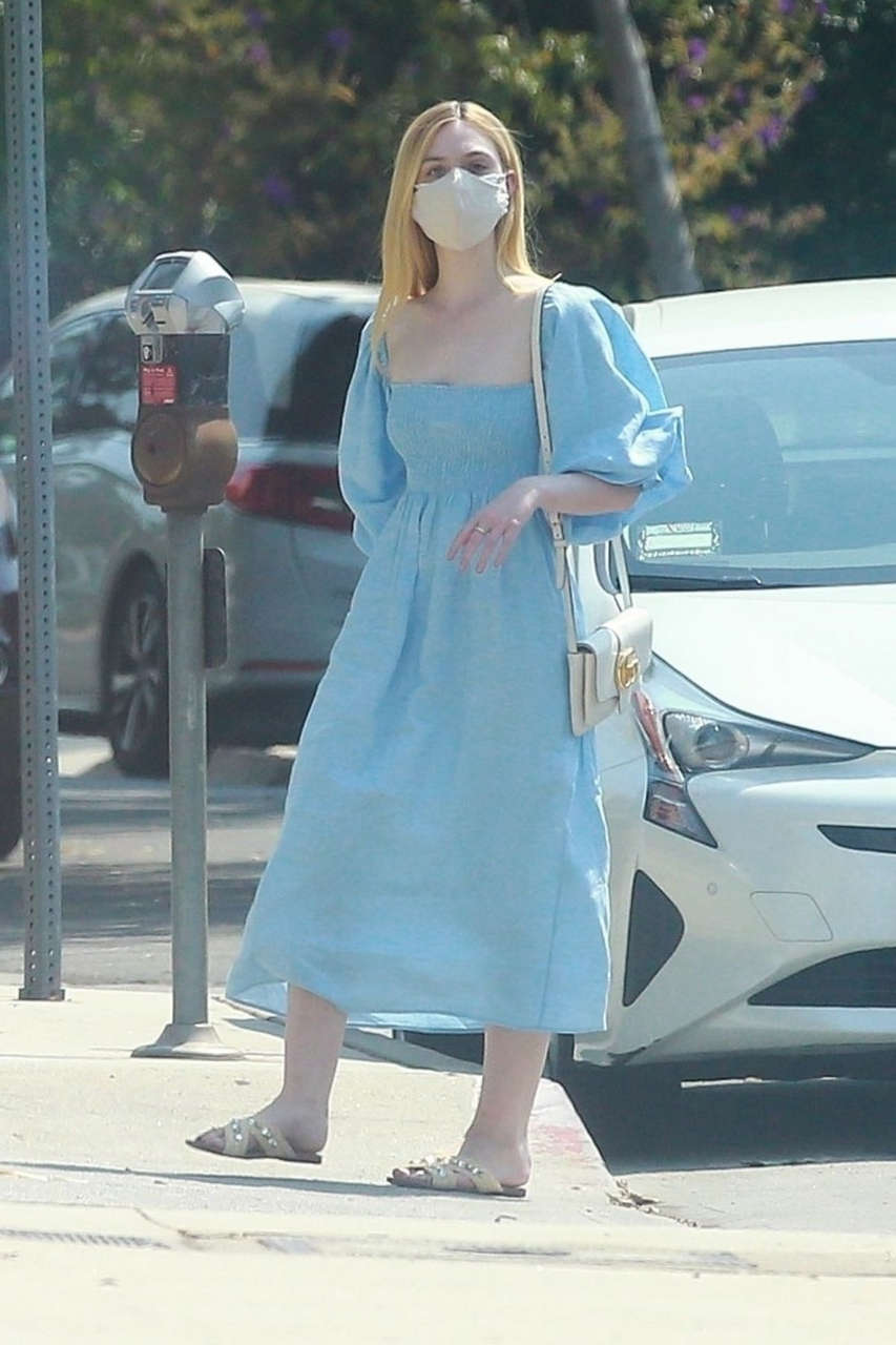 Elle Fanning Out Shopping Los Angeles