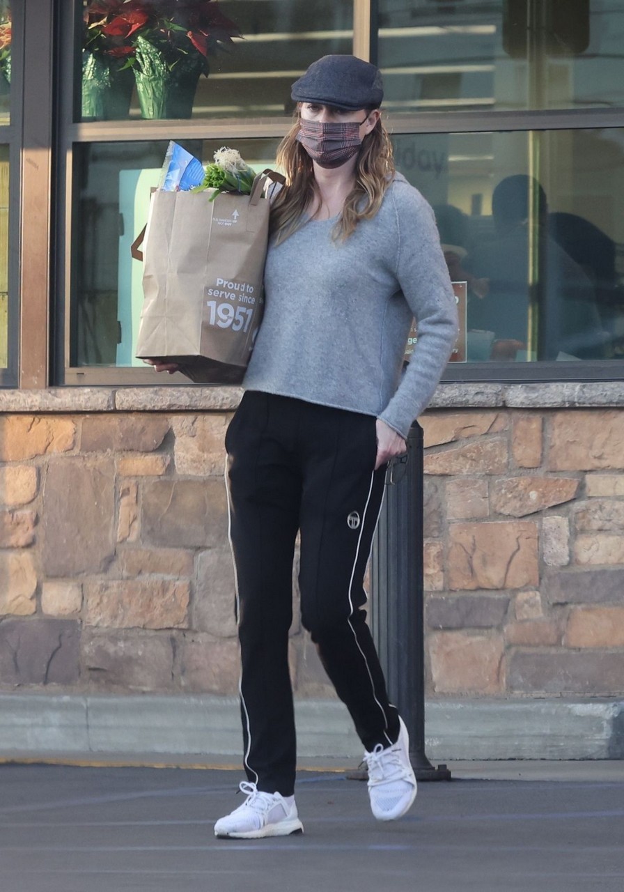 Ellen Pompeo Out For Grocery Shopping In Los Angeles