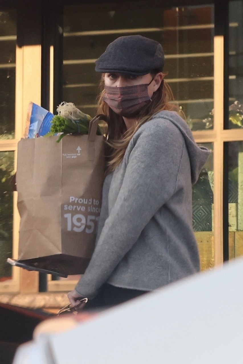 Ellen Pompeo Out For Grocery Shopping In Los Angeles