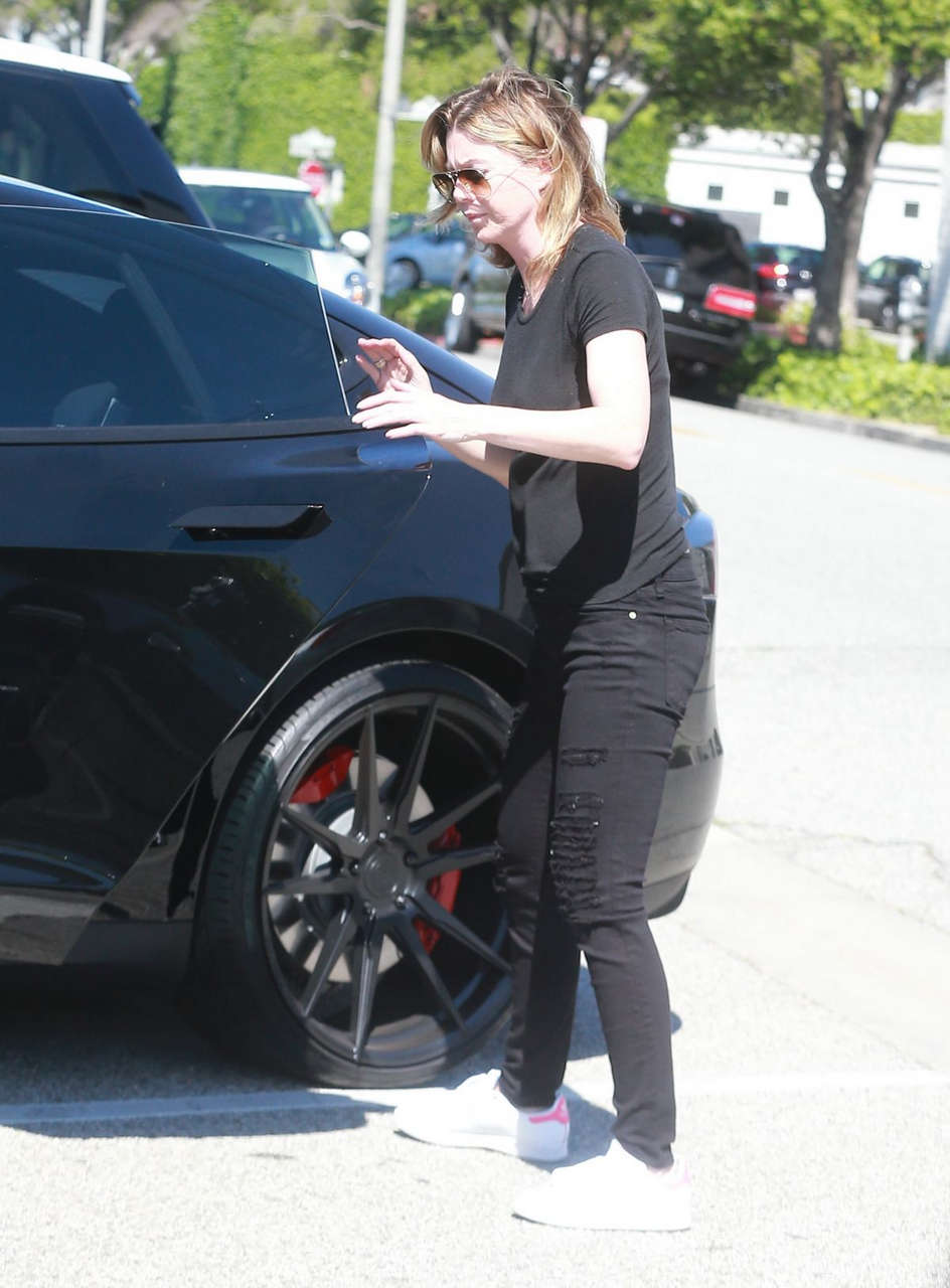Ellen Popmpeo Out About Beverly Hills