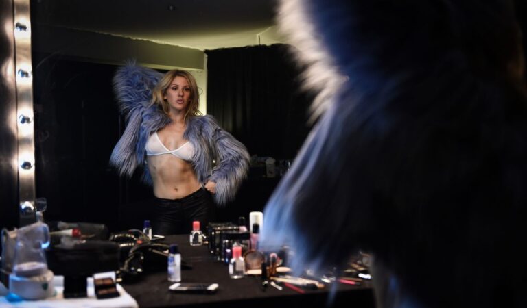 Ellie Goulding Behind Scenes Photoshoot Her Show Antwerp (8 photos)