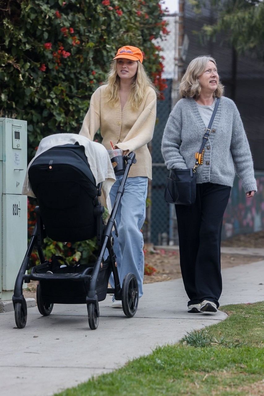 Elsa Hosk Out With Her Daughter Mother Pasadena