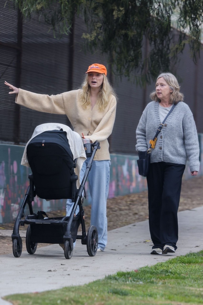 Elsa Hosk Out With Her Daughter Mother Pasadena