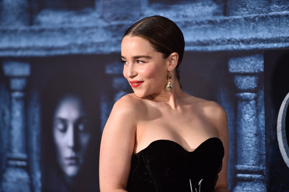 Emilia Clarke Game Of Thrones Season 6 Premiere Hollywood