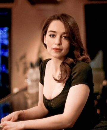 Emilia Clarke Is So Beautiful Hot