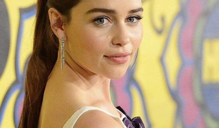 Emilia Clarke Perfect Hot (1 photo)