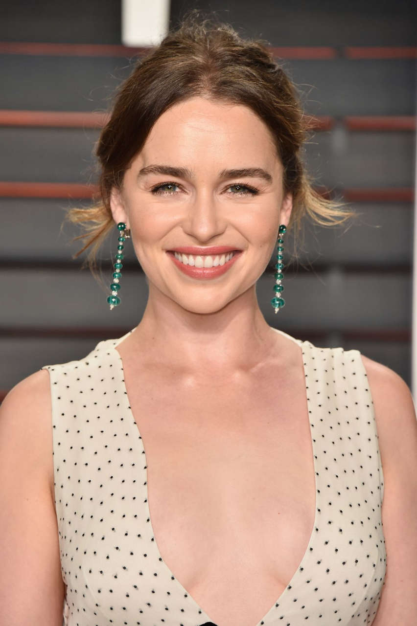 Emilia Clarke Vanity Fair Oscar 2016 Party Beverly Hills