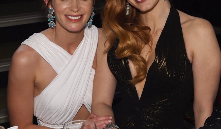 Emily Blunt And Jessica Chastain Hot (1 photo)