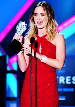 Emily Blunt Critics Choice Awards Show