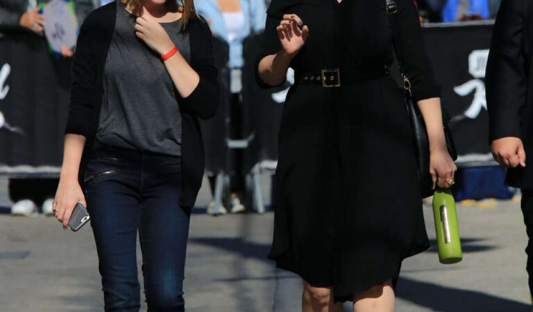Emily Deschanel Arrives Jimmy Kimmel Live New York (2 photos)