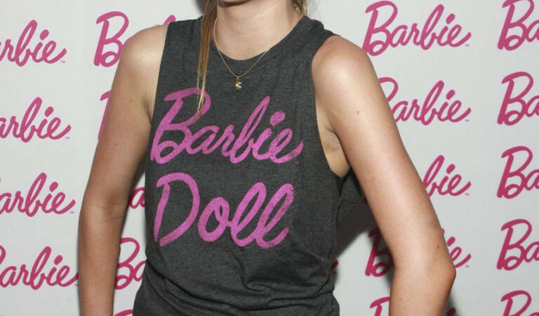 Emily Meade Barbie Cfda Event New York (4 photos)