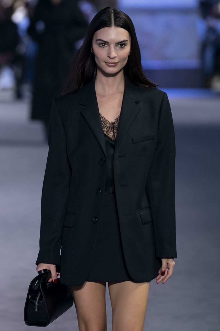 Emily Ratajkowski Ami Fall Winter 2022 23 Runway Show Paris Fashion Week