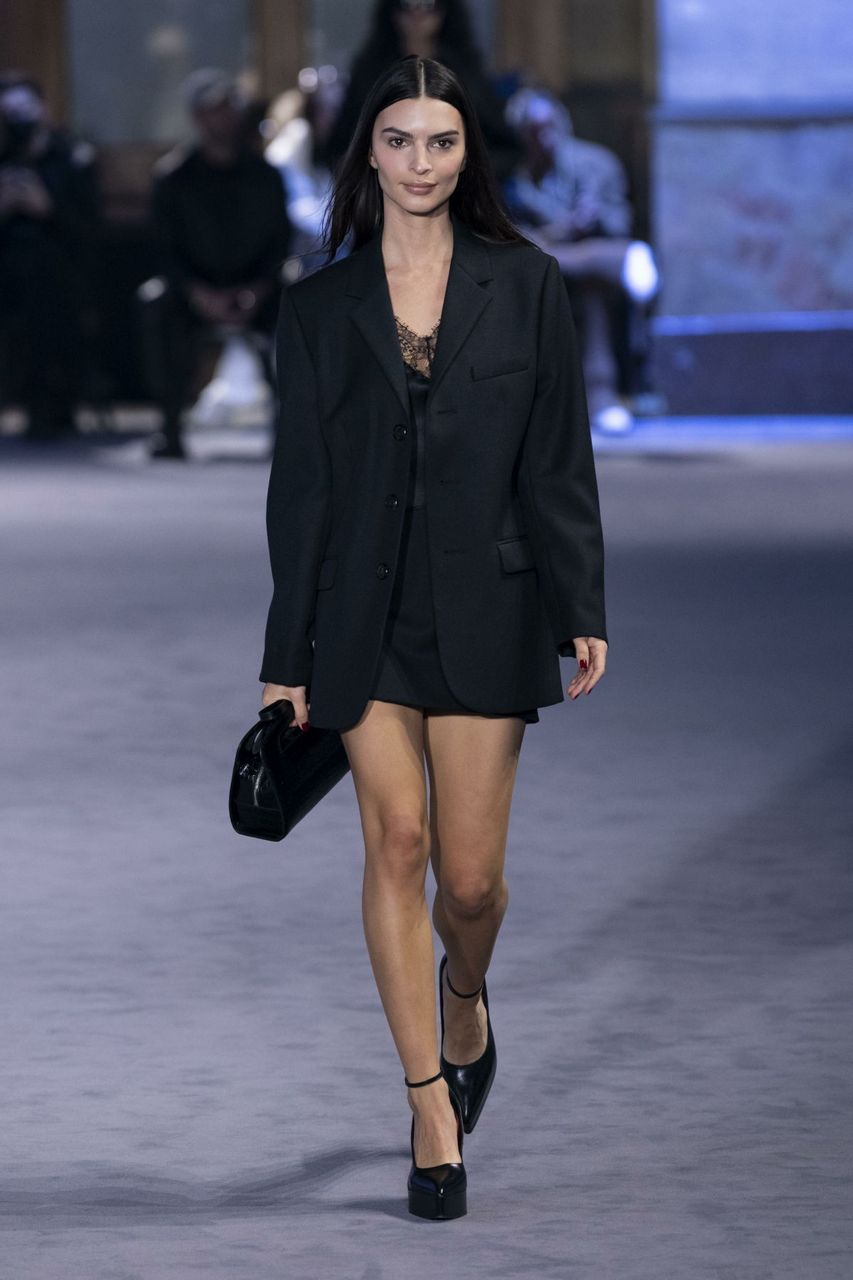 Emily Ratajkowski Ami Fall Winter 2022 23 Runway Show Paris Fashion Week