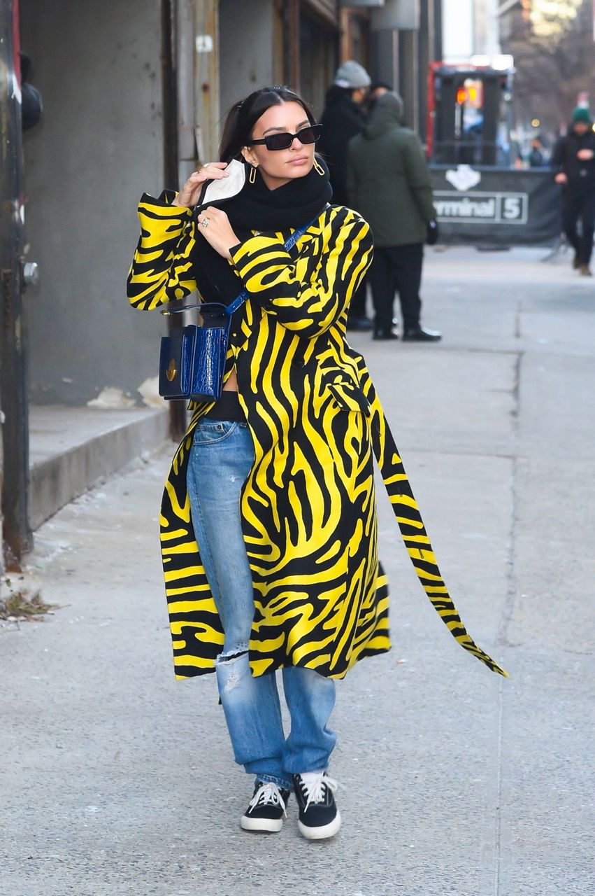 Emily Ratajkowski Arrives Michael Kors Fashion Show New York