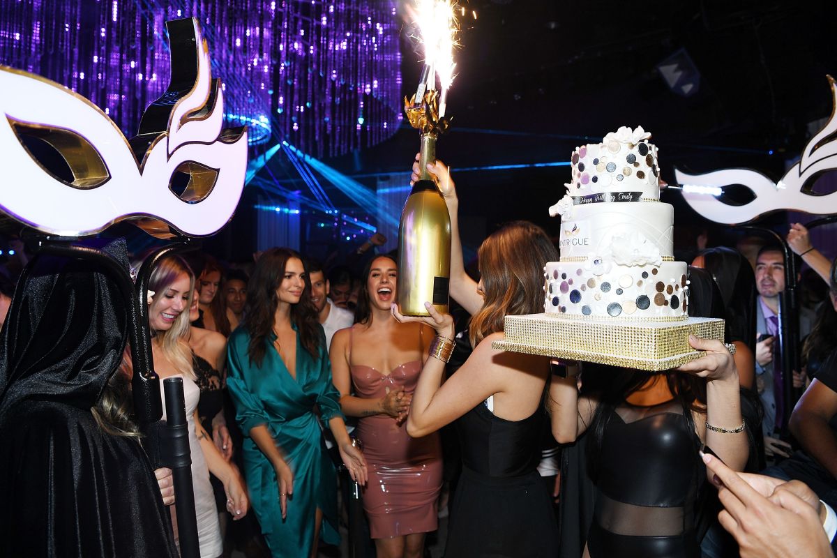 Emily Ratajkowski Celebrates Her Birthday Intrique Las Vegas