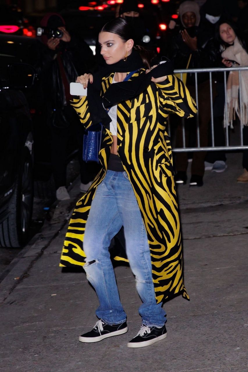 Emily Ratajkowski Leaves Michael Kors Show New York Fashion Week