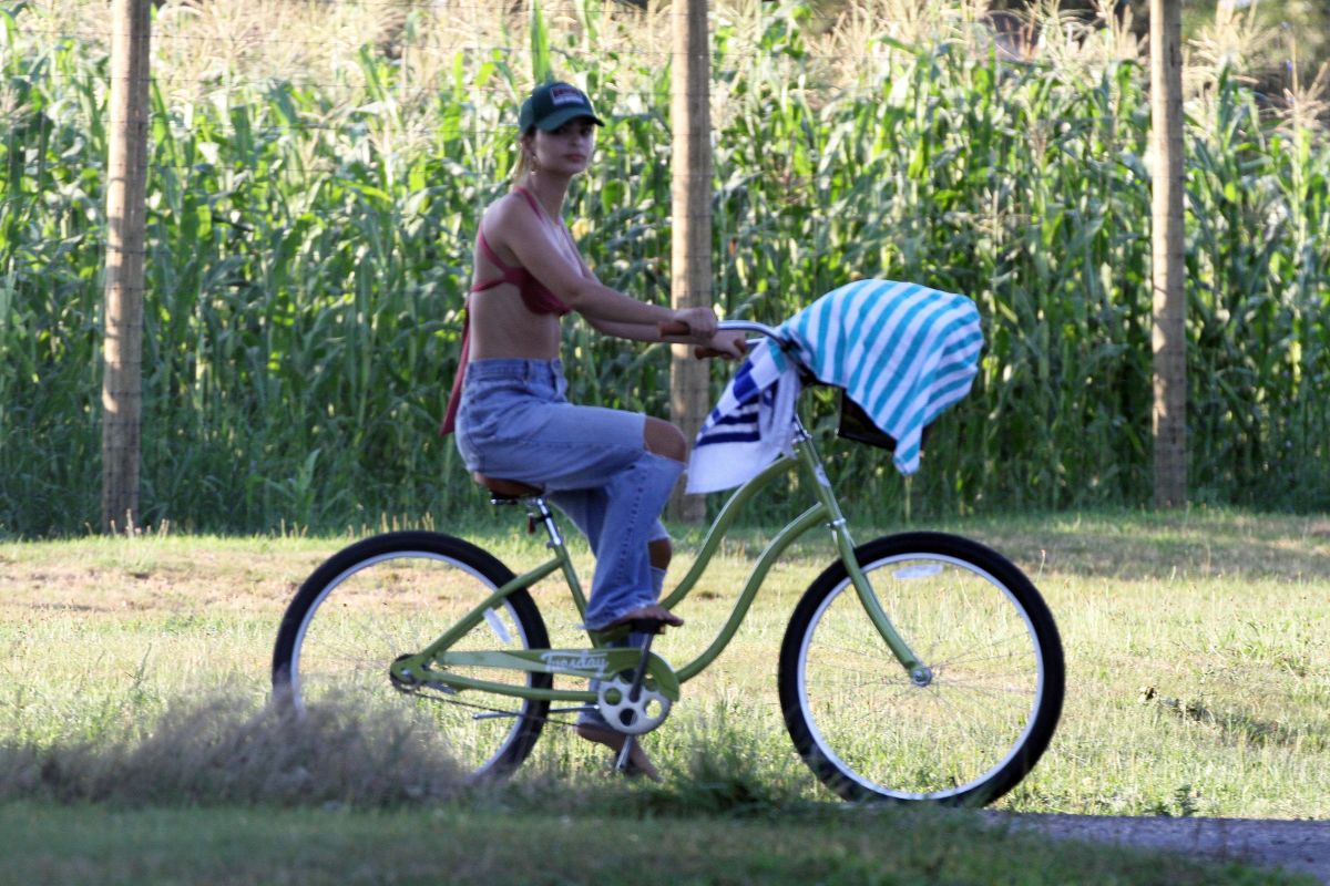 Emily Ratajkowski Out For Bike Ride Hamptons