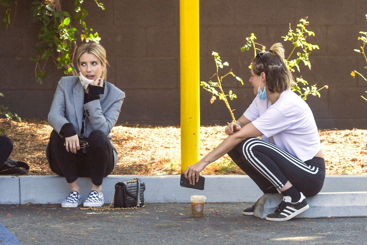 Emma Roberts Abd Kristen Stewart Out Los Angeles