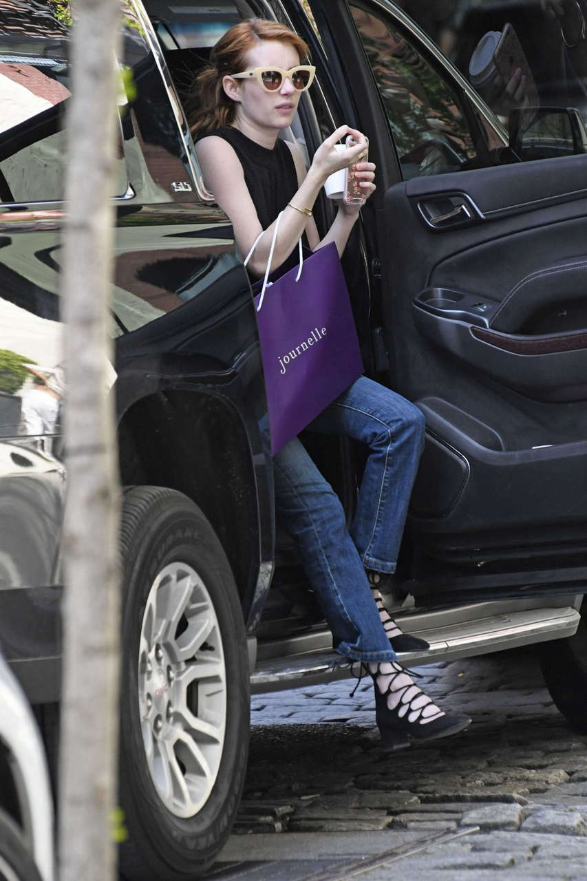Emma Roberts Arrives Her Hotel New York