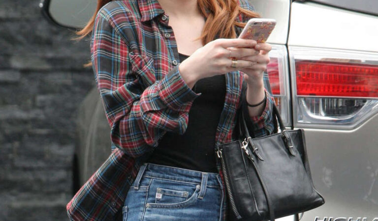 Emma Roberts Out Abut West Hollywood (9 photos)