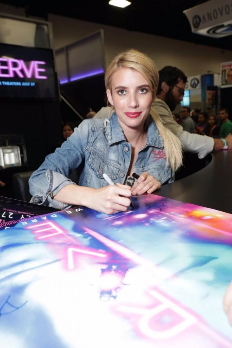 Emma Roberts Signing Autograph Comic Con International 2016 San Diego