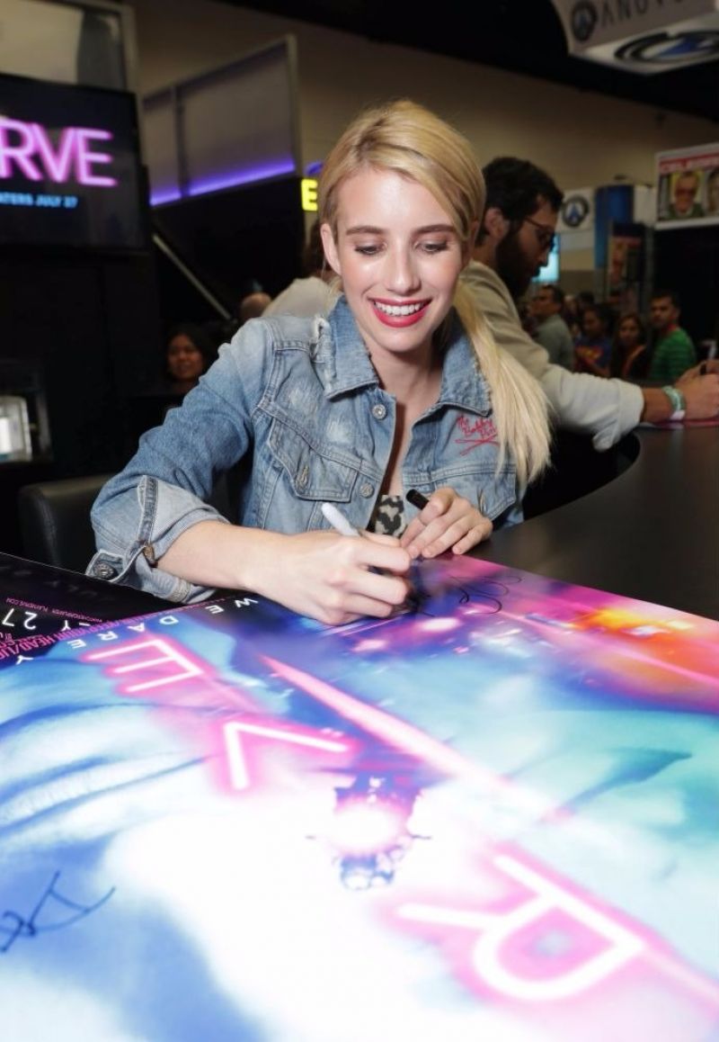 Emma Roberts Signing Autograph Comic Con International 2016 San Diego
