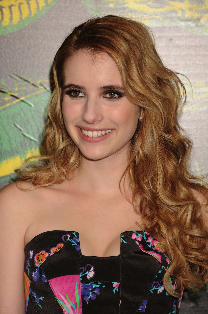 Emma Roberts Versace For Hm Fashion Show New York