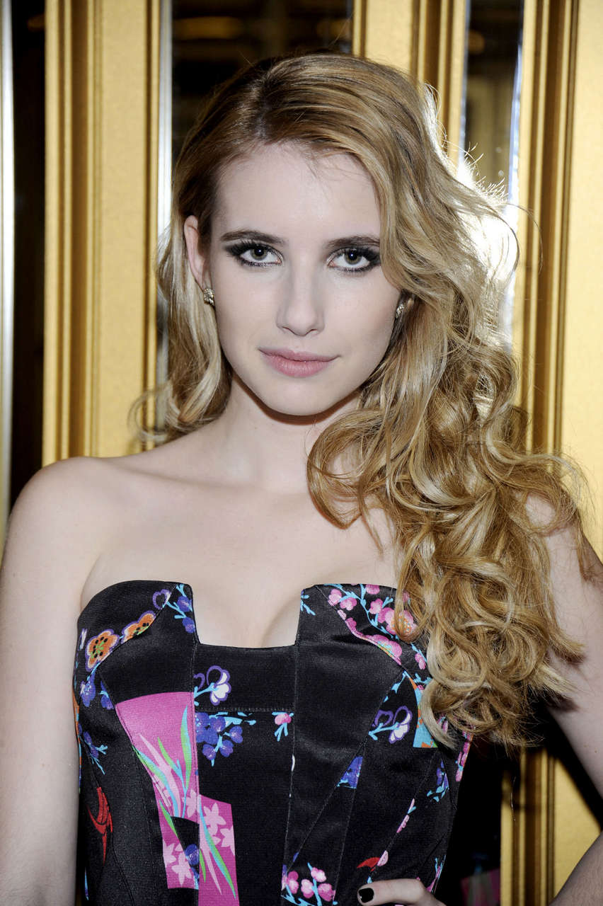 Emma Roberts Versace For Hm Fashion Show New York