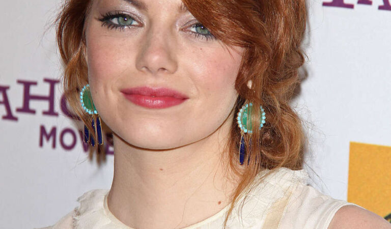 Emma Stone Arrives Hollywood Film Awards (8 photos)