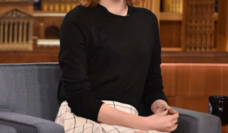 Emma Stone Tonight Show With Jimmy Fallon New York (8 photos)