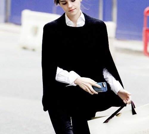 Emma Watson Doing Shopping In London 21 02 2013 (1 photo)
