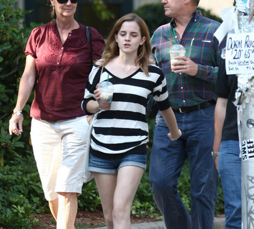 Emma Watson Has Made Her Way To The Campus At (1 photo)