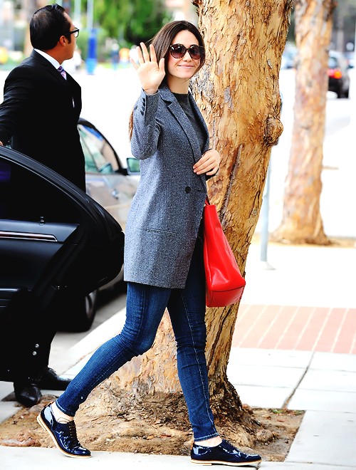Emmyfans Emmy Rossum Out And About In Santa