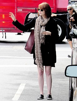 Emstonesdaily Emma Stone Hails A Taxi In Nyc
