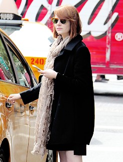 Emstonesdaily Emma Stone Hails A Taxi In Nyc